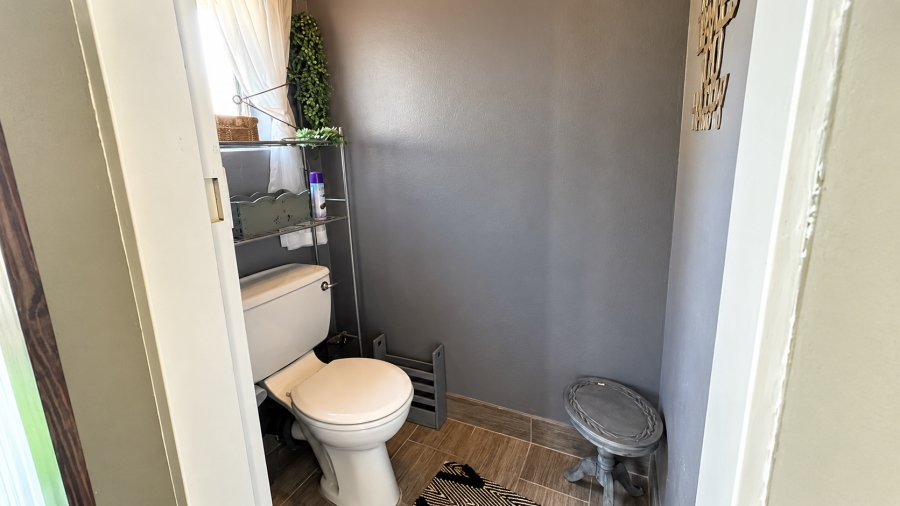 3 Bedroom Property for Sale in Flamwood North West